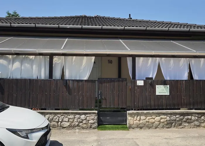 Lugas Apartman Miskolctapolca 2 Haloszoba Dezsa Es Jakuzzi Koezel A Barlangfuerdohoez