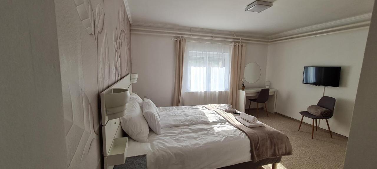 Lugas Miskolctapolca 2 Haloszoba Dezsa Es Jakuzzi Koezel A Barlangfuerdohoez Apartment