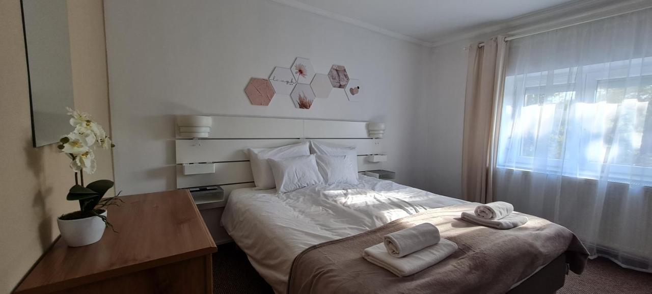 Apartment Lugas Miskolctapolca 2 Haloszoba Dezsa Es Jakuzzi Koezel A Barlangfuerdohoez *