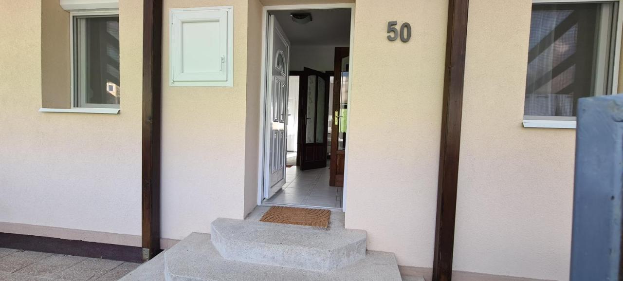 Apartment Lugas Miskolctapolca 2 Haloszoba Dezsa Es Jakuzzi Koezel A Barlangfuerdohoez Miskolc