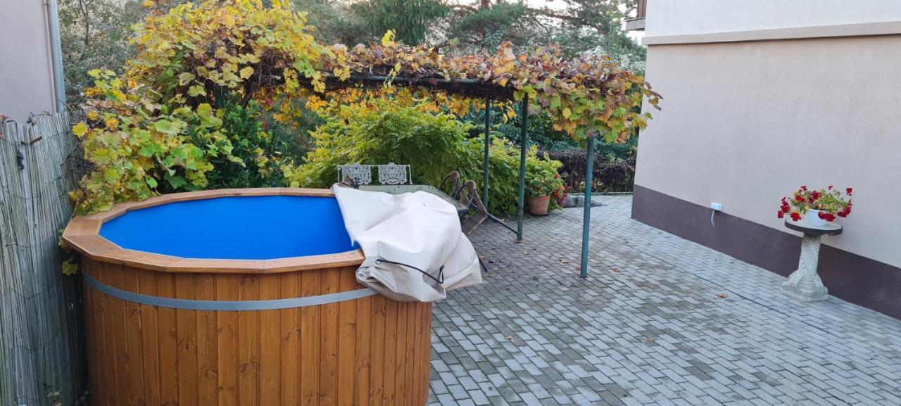 Apartment Lugas Miskolctapolca 2 Haloszoba Dezsa Es Jakuzzi Koezel A Barlangfuerdohoez *