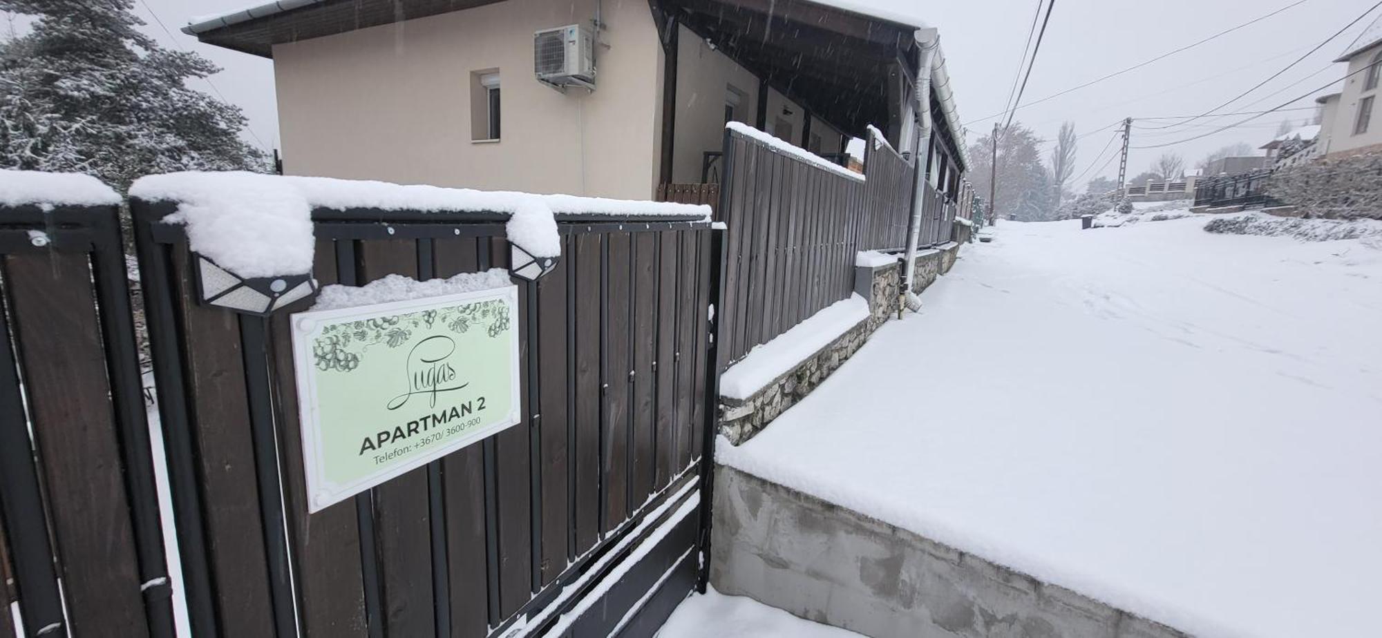 Apartment Lugas Miskolctapolca 2 Haloszoba Dezsa Es Jakuzzi Koezel A Barlangfuerdohoez *