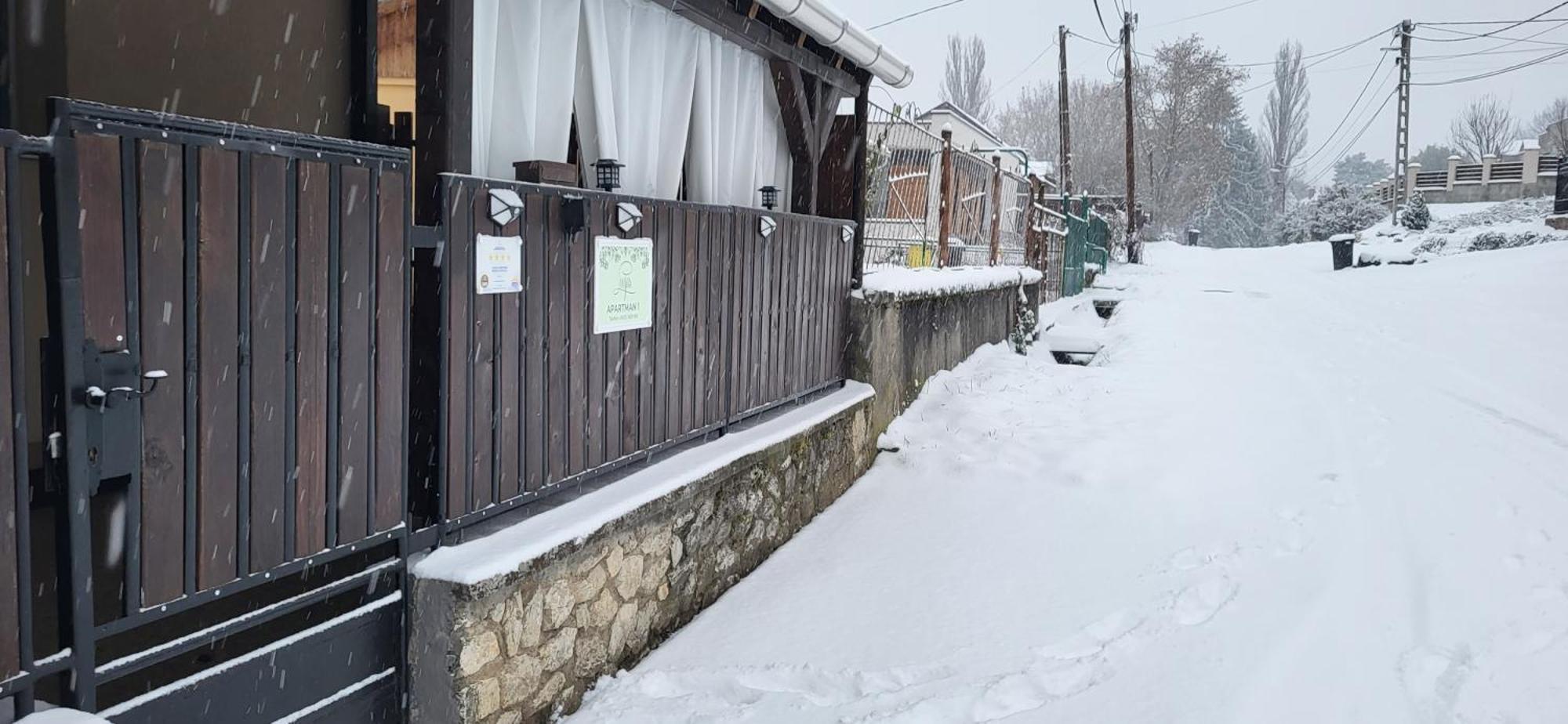 Lugas Miskolctapolca 2 Haloszoba Dezsa Es Jakuzzi Koezel A Barlangfuerdohoez Apartment Miskolc