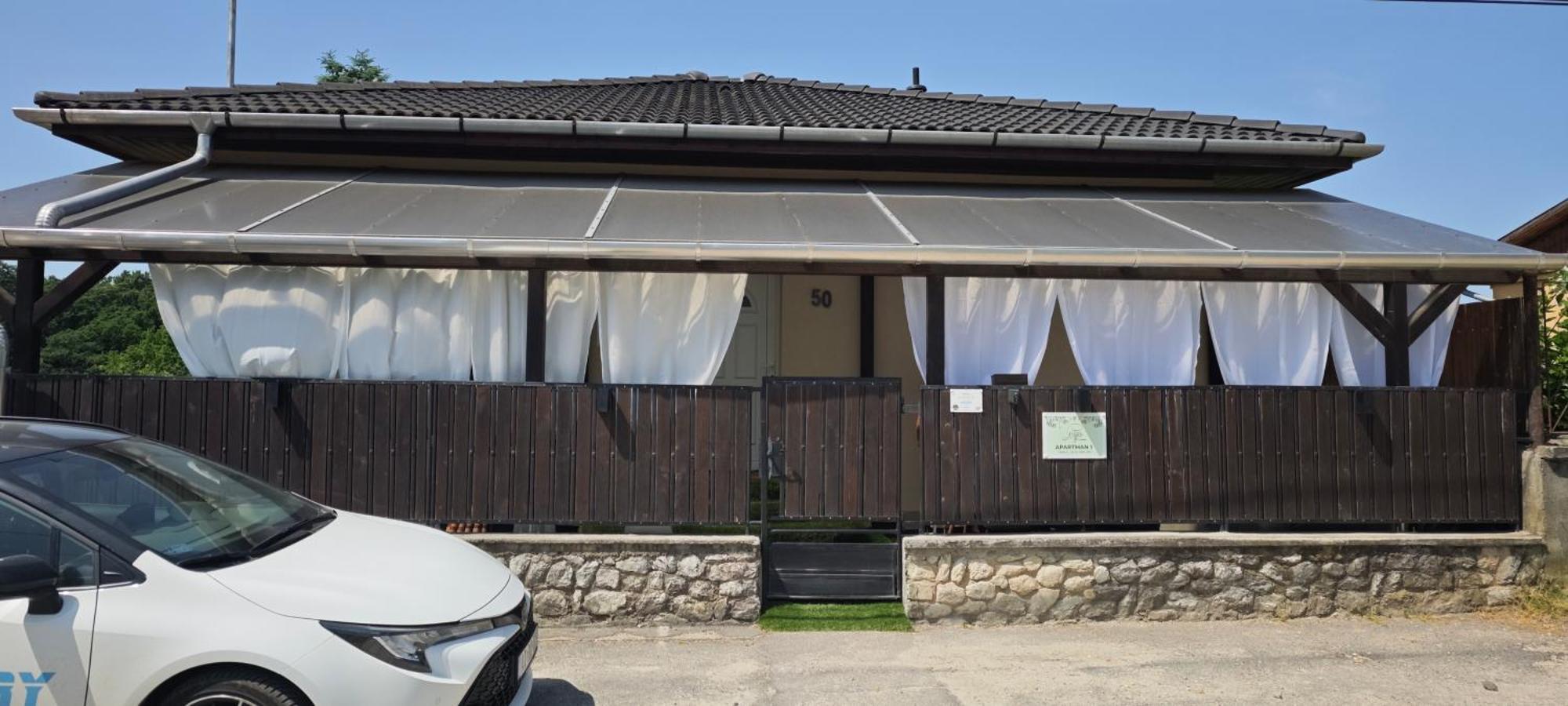 Lugas Miskolctapolca 2 Haloszoba Dezsa Es Jakuzzi Koezel A Barlangfuerdohoez Apartment